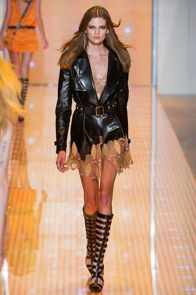 Look 12